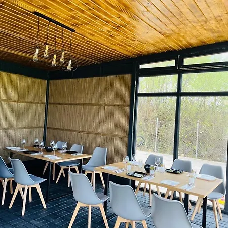 Cort de lux Sun Garden Glamping Domes Călimăneşti