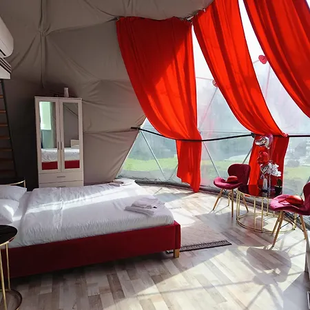 Cort de lux Sun Garden Glamping Domes